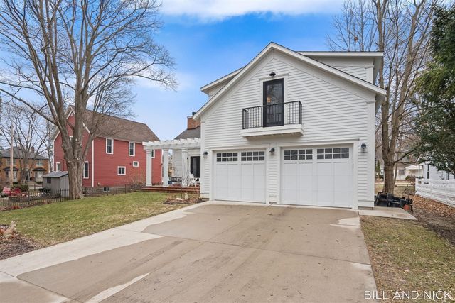 24 Chestnut Street, Douglas, MI 49406