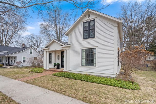 24 Chestnut Street, Douglas, MI 49406