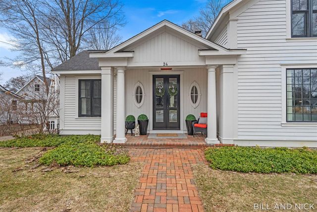 24 Chestnut Street, Douglas, MI 49406