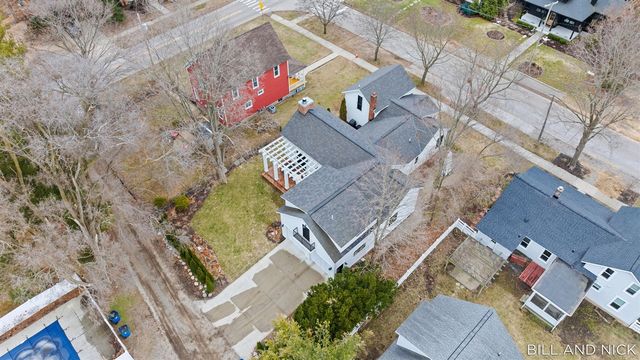 24 Chestnut Street, Douglas, MI 49406