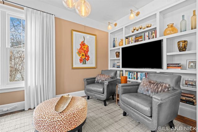 24 Chestnut Street, Douglas, MI 49406