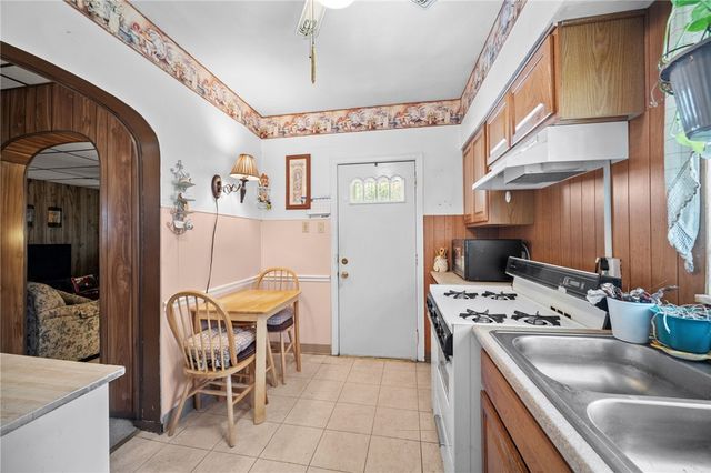 226 Elm St, Canonsburg, PA 15317