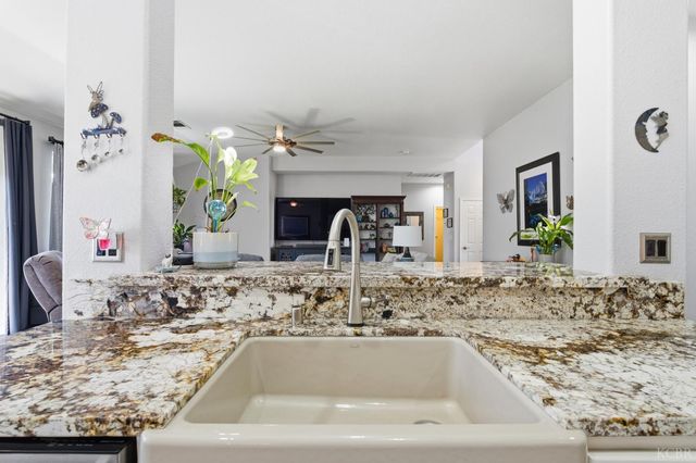 1573 Fireside Way, Lemoore, CA 93245