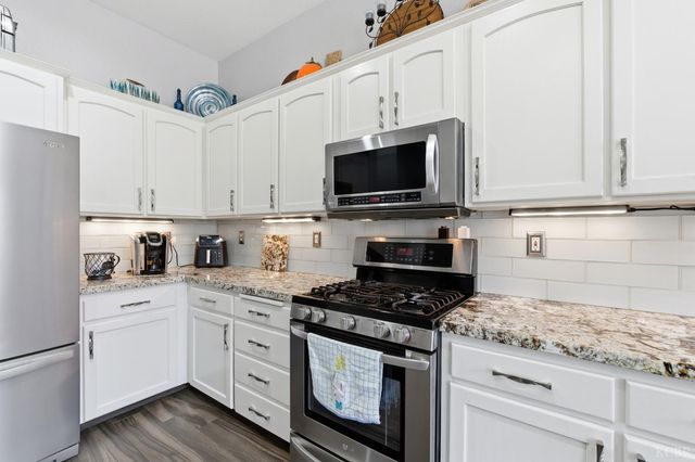 1573 Fireside Way, Lemoore, CA 93245