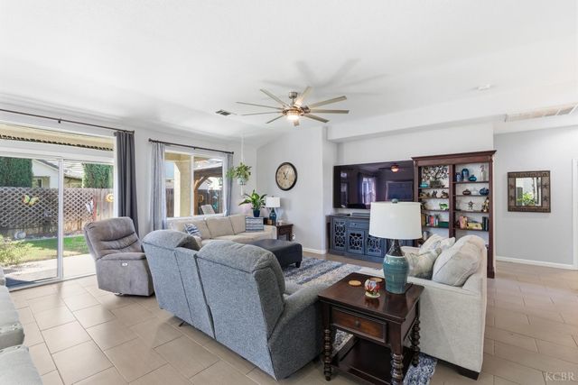 1573 Fireside Way, Lemoore, CA 93245