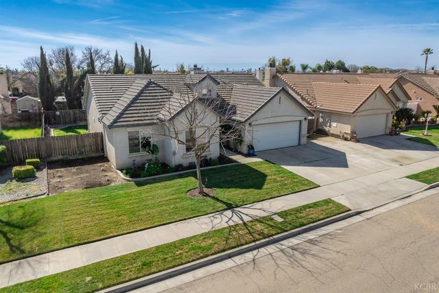 1573 Fireside Way, Lemoore, CA 93245