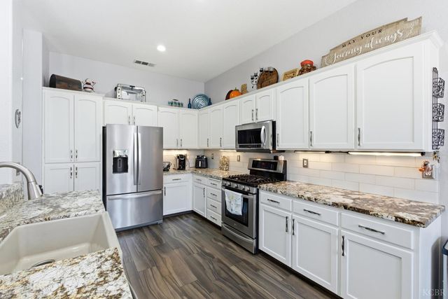 1573 Fireside Way, Lemoore, CA 93245