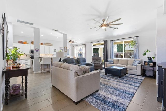 1573 Fireside Way, Lemoore, CA 93245