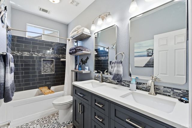 1573 Fireside Way, Lemoore, CA 93245