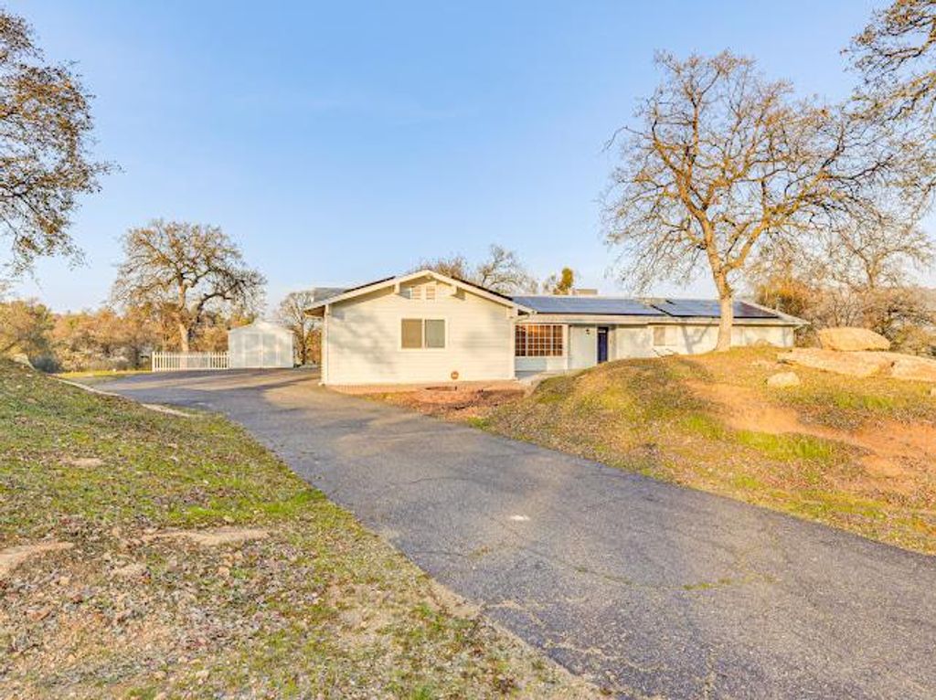 42485 John Muir Drive, Coarsegold, CA 93614