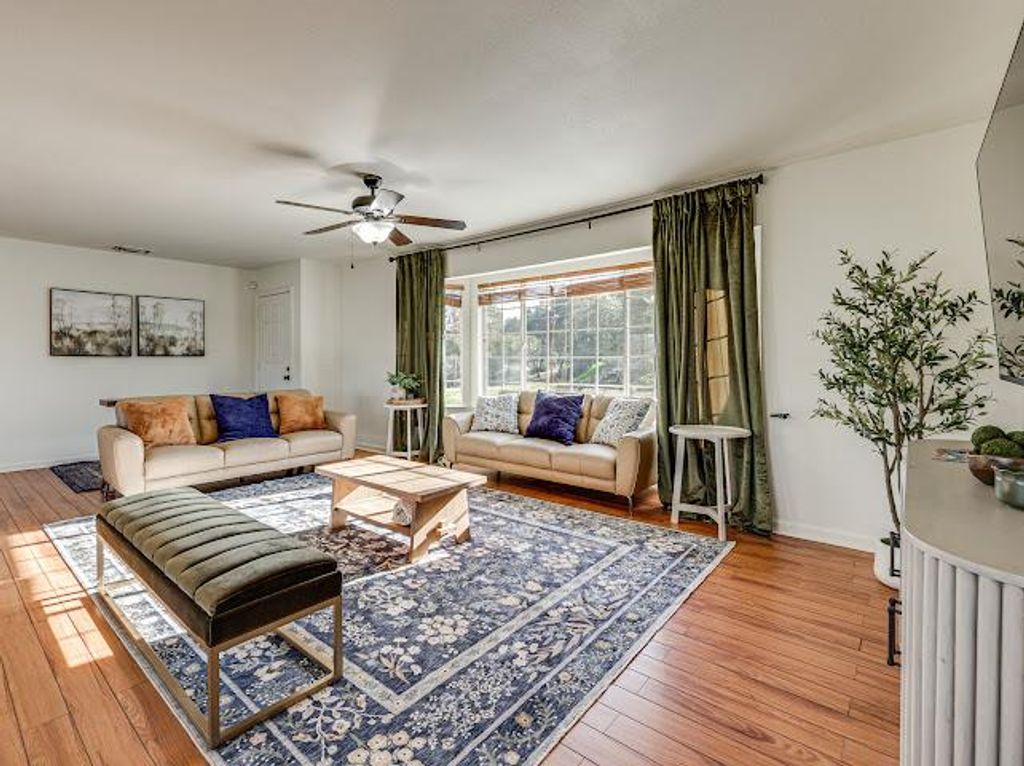 Image 10 of property listing at 42485 John Muir Drive, Coarsegold, CA 93614