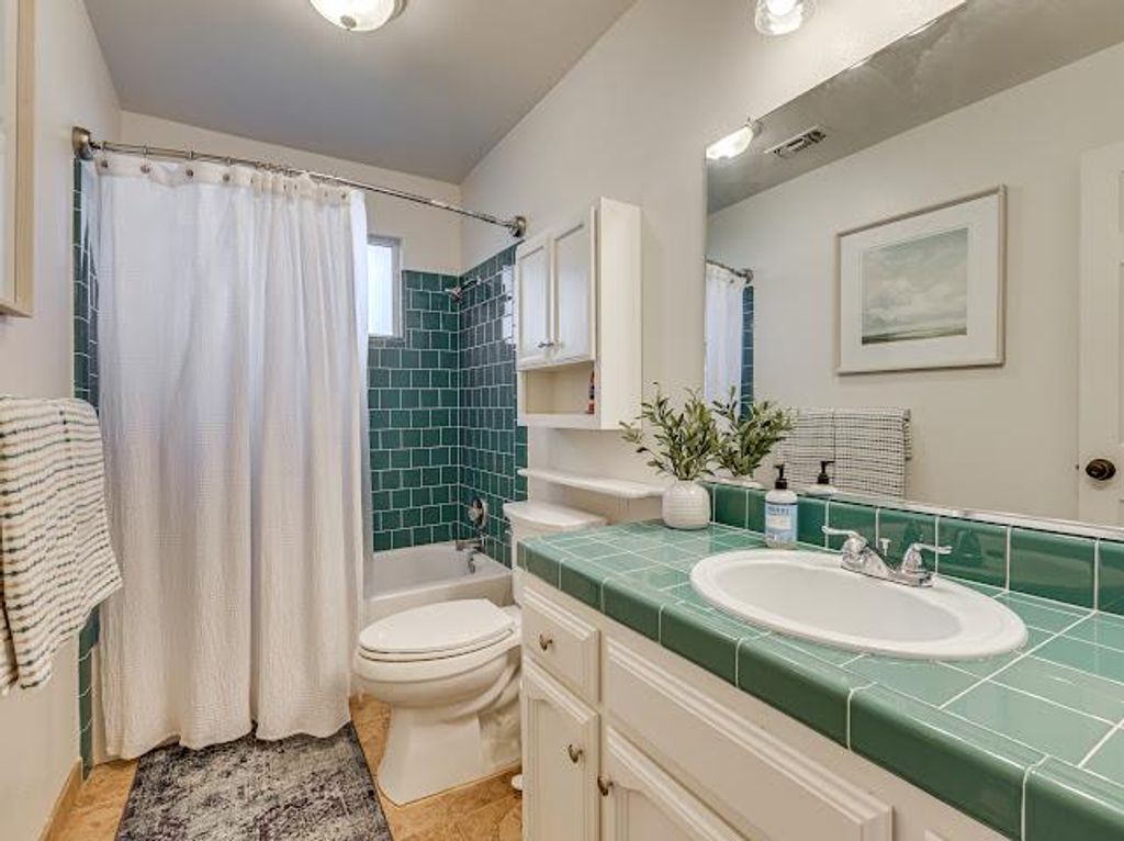 Image 22 of property listing at 42485 John Muir Drive, Coarsegold, CA 93614