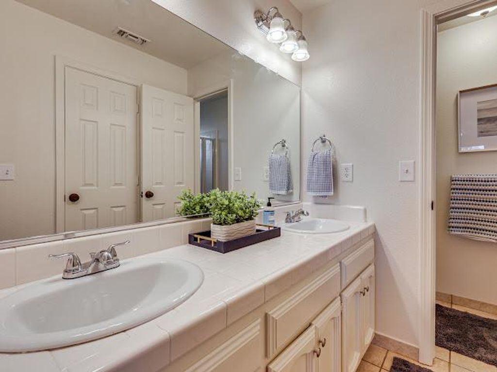 Image 27 of property listing at 42485 John Muir Drive, Coarsegold, CA 93614