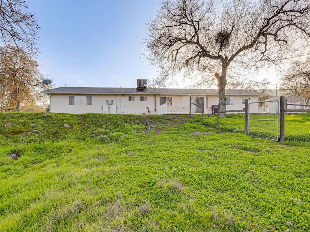 Image 31 of property listing at 42485 John Muir Drive, Coarsegold, CA 93614