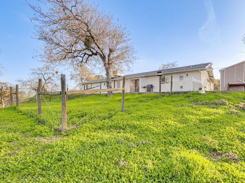 Image 35 of property listing at 42485 John Muir Drive, Coarsegold, CA 93614