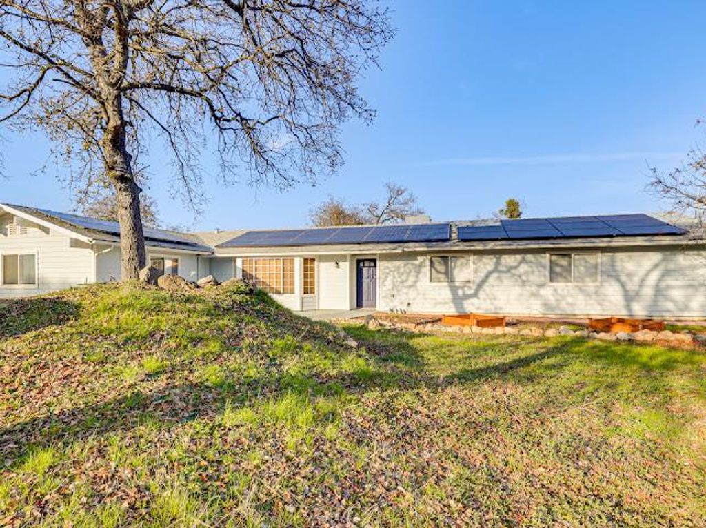 Image 4 of property listing at 42485 John Muir Drive, Coarsegold, CA 93614