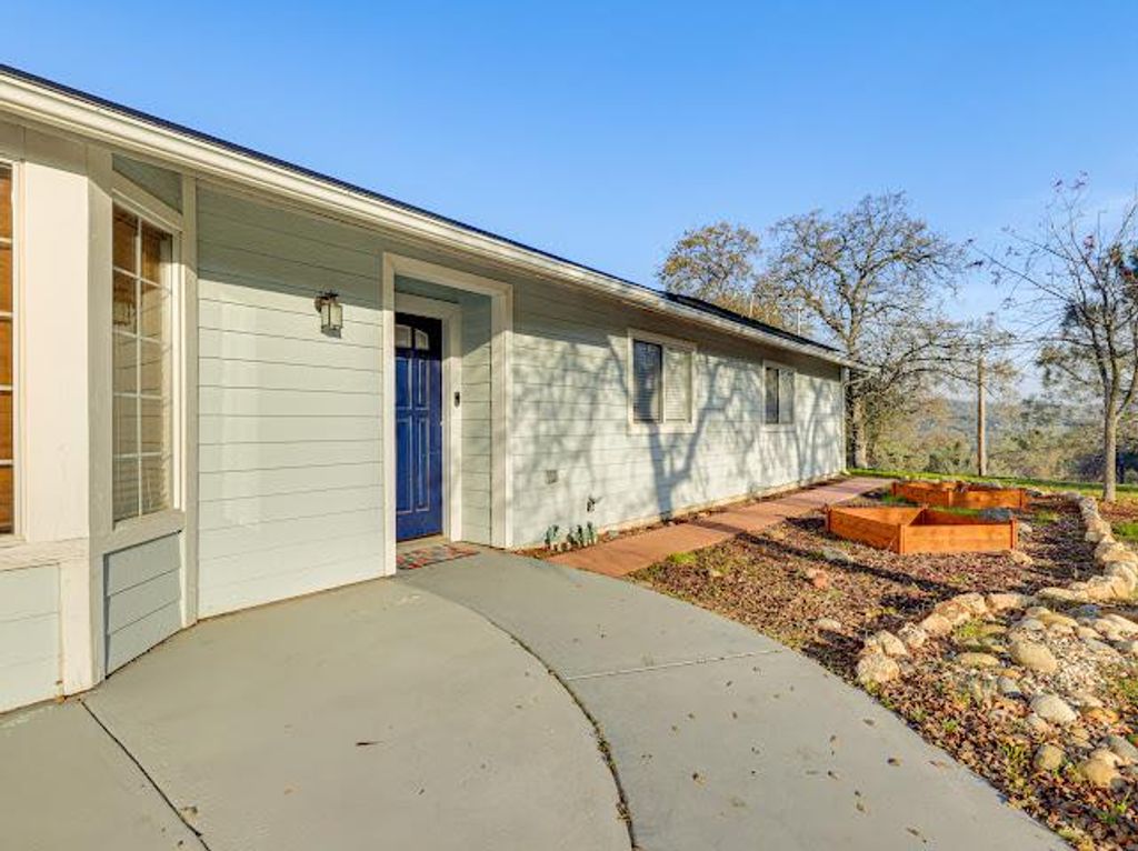 Image 5 of property listing at 42485 John Muir Drive, Coarsegold, CA 93614