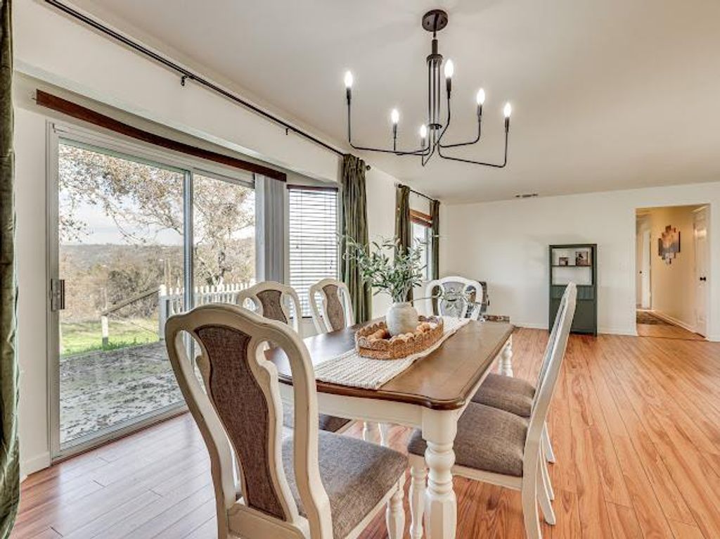 Image 7 of property listing at 42485 John Muir Drive, Coarsegold, CA 93614