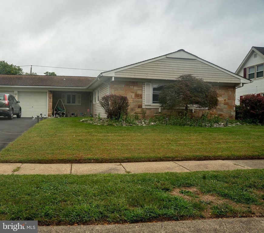 56 GARLAND LANE, Willingboro, NJ 08046