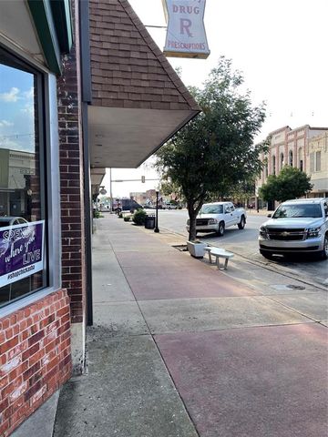 313 W Chickasha Avenue, Chickasha, OK 73018