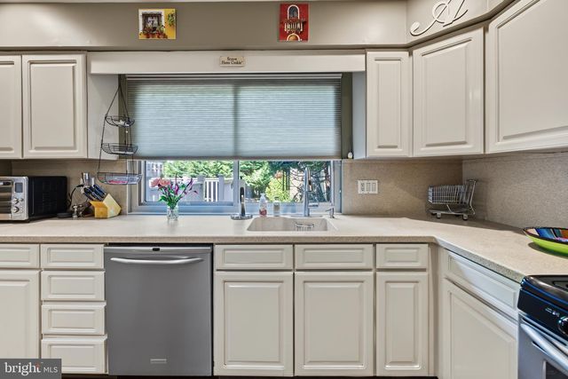 23 GOSHAWK CT, Voorhees, NJ 08043
