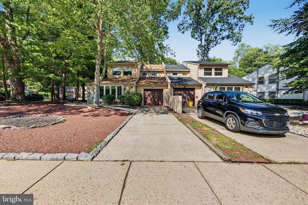 23 GOSHAWK CT, Voorhees, NJ 08043