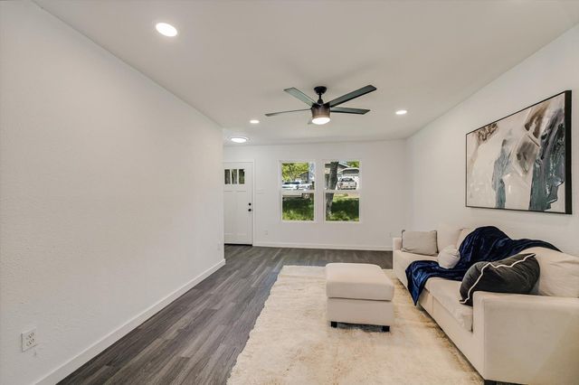 6913 Shannon DR, Austin, TX 78724