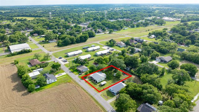 308 N Bois D Arc Street, Savoy, TX 75479