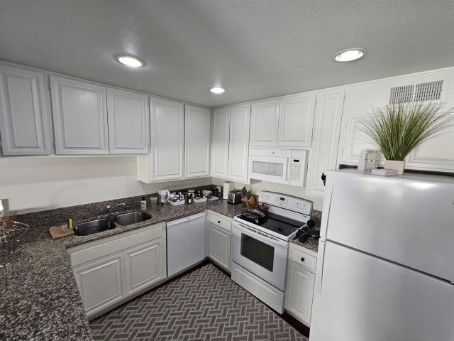 6993 Caminito Curva, San Diego, CA 92119