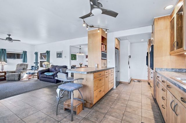 28 Arlington Rd, Wareham, MA 02571