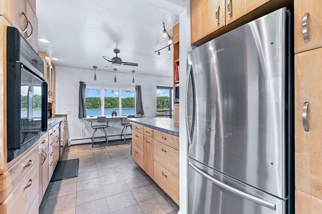 28 Arlington Rd, Wareham, MA 02571