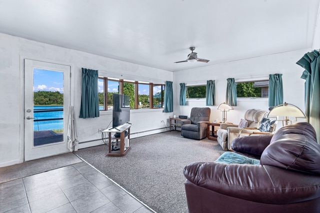 28 Arlington Rd, Wareham, MA 02571