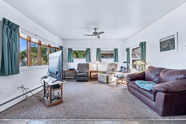 28 Arlington Rd, Wareham, MA 02571