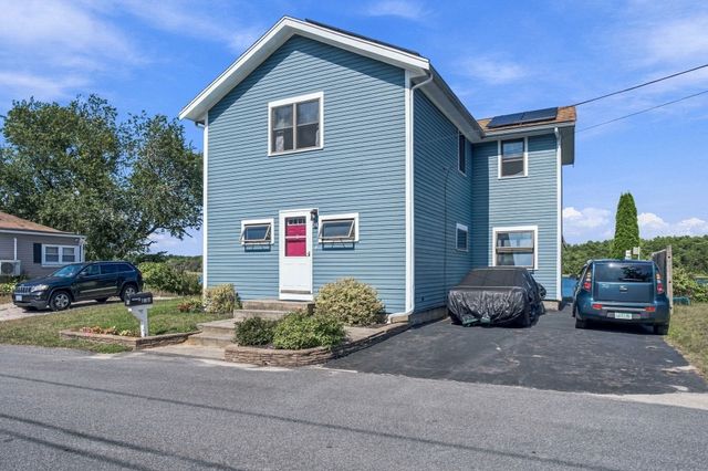 28 Arlington Rd, Wareham, MA 02571