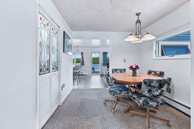 28 Arlington Rd, Wareham, MA 02571