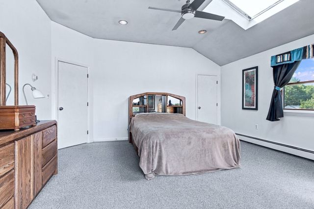 28 Arlington Rd, Wareham, MA 02571