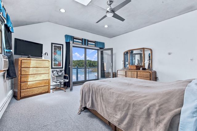 28 Arlington Rd, Wareham, MA 02571