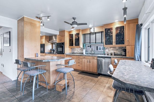28 Arlington Rd, Wareham, MA 02571