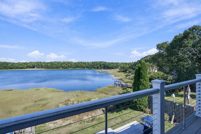 28 Arlington Rd, Wareham, MA 02571