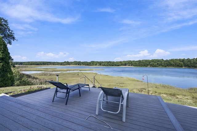 28 Arlington Rd, Wareham, MA 02571