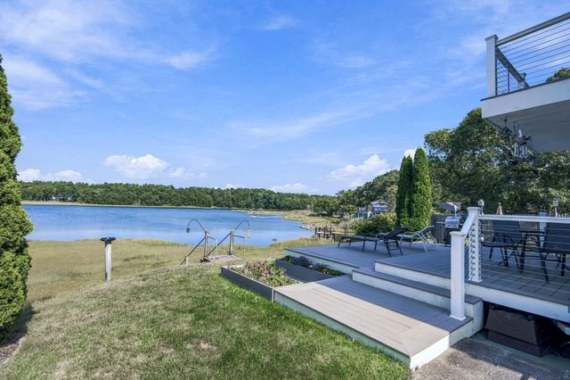 28 Arlington Rd, Wareham, MA 02571
