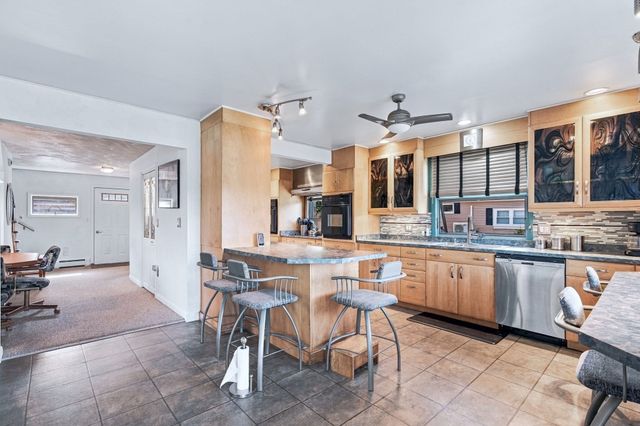 28 Arlington Rd, Wareham, MA 02571