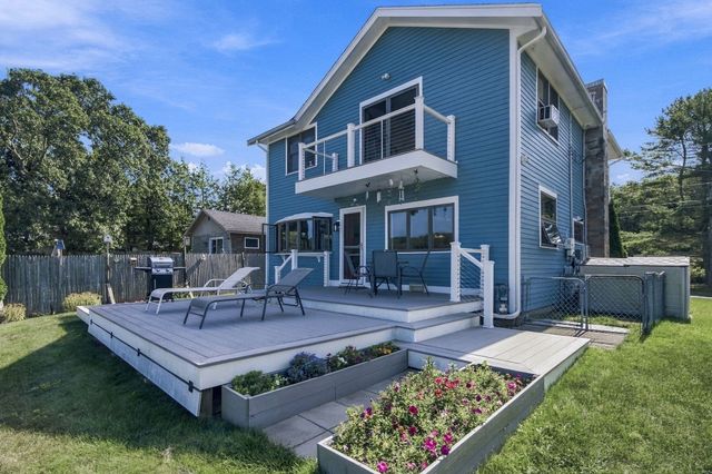 28 Arlington Rd, Wareham, MA 02571