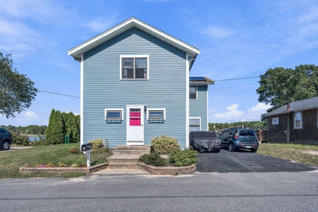 28 Arlington Rd, Wareham, MA 02571