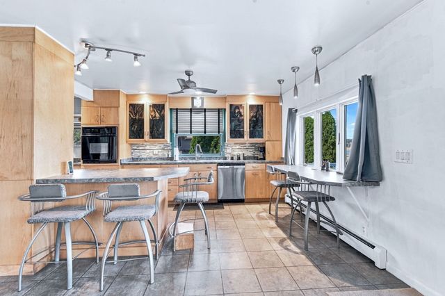 28 Arlington Rd, Wareham, MA 02571
