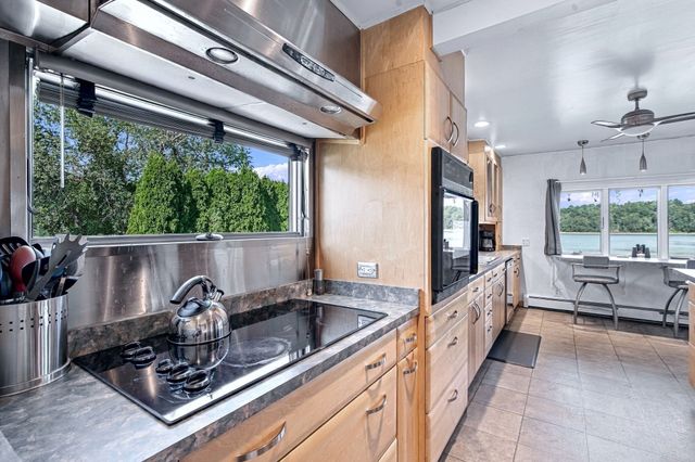 28 Arlington Rd, Wareham, MA 02571