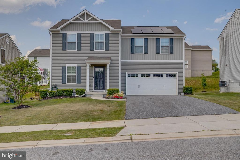 Image 1 of property listing at 5 SHIREHALL CT, Middle River, MD 21220
