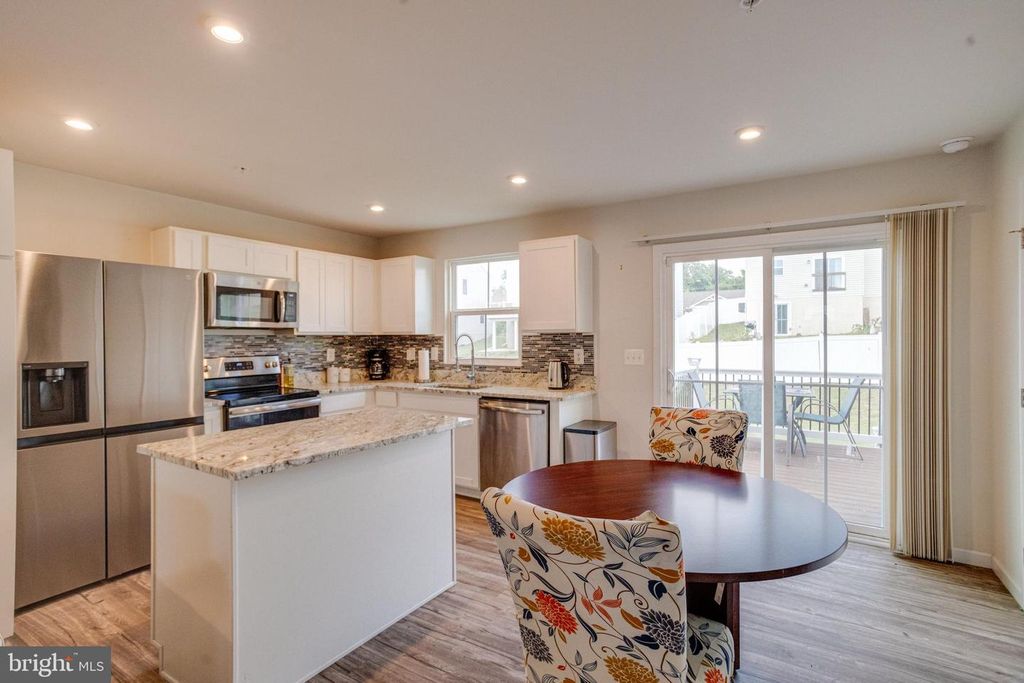 Image 10 of property listing at 5 SHIREHALL CT, Middle River, MD 21220