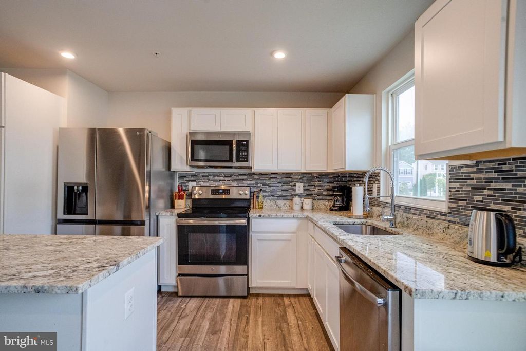Image 13 of property listing at 5 SHIREHALL CT, Middle River, MD 21220