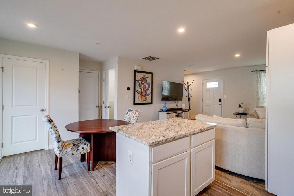 Image 15 of property listing at 5 SHIREHALL CT, Middle River, MD 21220